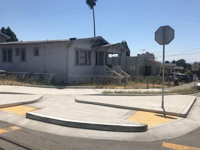 A curb extension at Ney and Ritchie